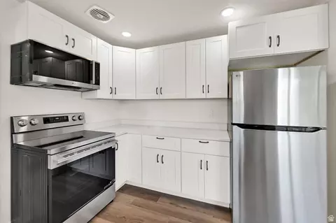 Kitchen - 406 W 3300 S, Bountiful, UT 84010 photo 2 of 3