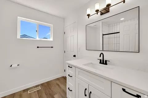 Bath - 406 W 3300 S, Bountiful, UT 84010 photo 2 of 5
