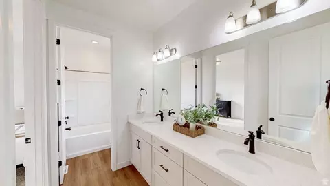 Bath - 872 W Union Bench Dr, Mapleton, UT 84664 photo 3 of 4
