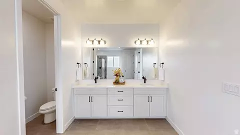 Bath - 872 W Union Bench Dr, Mapleton, UT 84664 photo 2 of 4