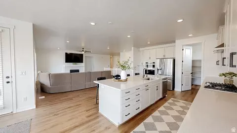 Kitchen - 872 W Union Bench Dr, Mapleton, UT 84664 photo 2 of 3
