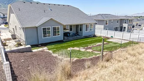 Exterior - 872 W Union Bench Dr, Mapleton, UT 84664 photo 7 of 8
