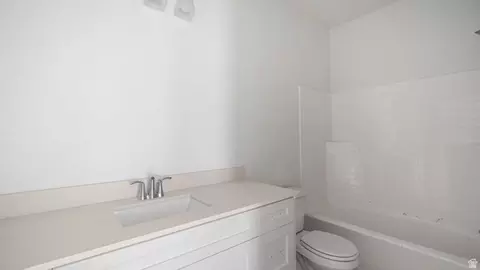 Bath - 717 S Harrison Dr W, Springville, UT 84663 photo 3 of 3