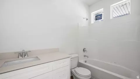 Bath - 717 S Harrison Dr W, Springville, UT 84663 photo 2 of 3