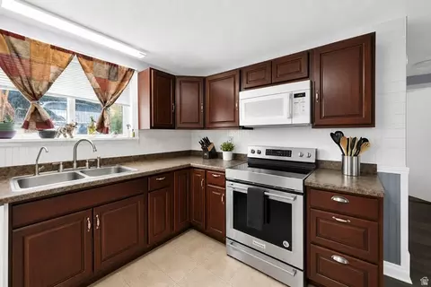 Kitchen - 1076 W 600 N, Orem, UT 84057 photo 2 of 3