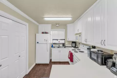 Kitchen - 1092 W 420 N, Orem, UT 84057 photo 3 of 3