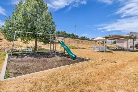 Exterior - 1092 W 420 N, Orem, UT 84057 photo 8 of 9