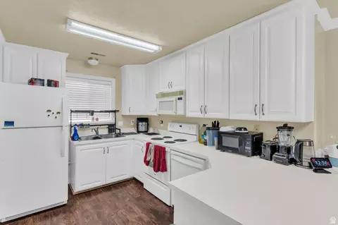 Kitchen - 1092 W 420 N, Orem, UT 84057 photo 1 of 3