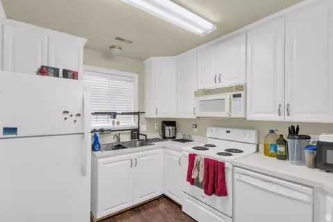Kitchen - 1092 W 420 N, Orem, UT 84057 photo 2 of 3