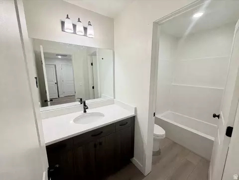 Bath - 1049 N Summit View Dr, Harrisville, UT 84404 photo 4 of 5