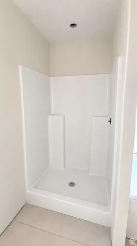 Bath - 1049 N Summit View Dr, Harrisville, UT 84404 photo 1 of 5