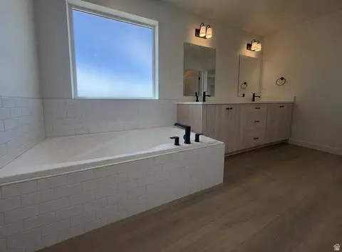 Bath - 1049 N Summit View Dr, Harrisville, UT 84404 photo 3 of 5