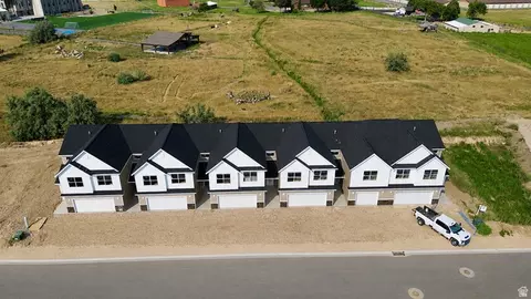 1049 N Summit View Dr, Harrisville, UT 84404