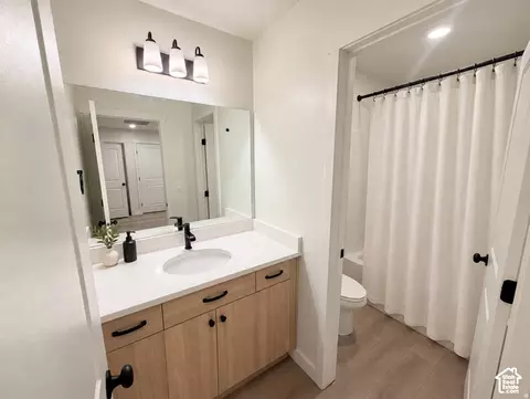 Bath - 1049 N Summit View Dr, Harrisville, UT 84404 photo 4 of 5