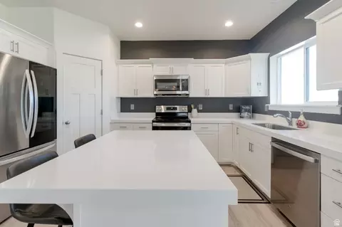 4633 E Golden Hills Loop, Eagle Mountain, UT 84005 photo 3