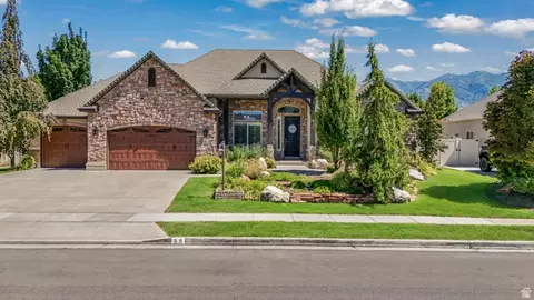59 S Shadow Breeze Rd, Kaysville, UT 84037