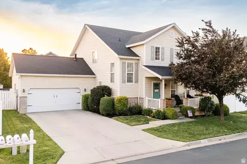 923 N Kings Crossing Dr, Farmington, UT 84025