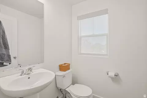 Bath - 793 E 975 N, Layton, UT 84041 photo 2 of 5