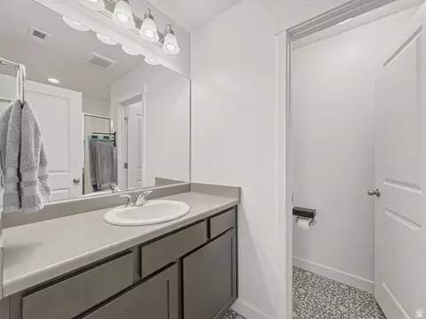Bath - 793 E 975 N, Layton, UT 84041 photo 3 of 5