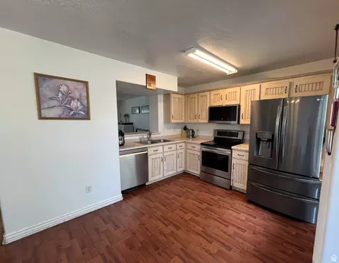 7966 N Dundee Dr, Eagle Mountain, UT 84005 photo 6