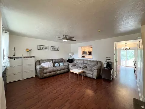 7966 N Dundee Dr, Eagle Mountain, UT 84005 photo 3