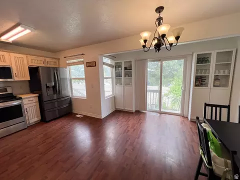 7966 N Dundee Dr, Eagle Mountain, UT 84005 photo 10