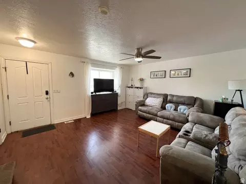 7966 N Dundee Dr, Eagle Mountain, UT 84005 photo 4