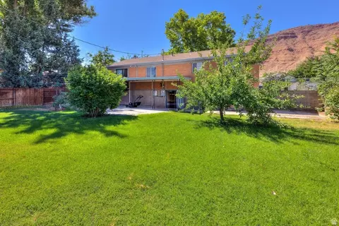 427 Huntridge Dr, Moab, UT 84532 photo 2