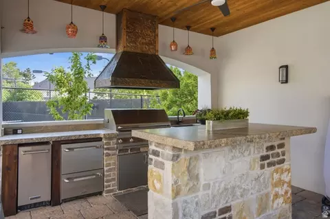 Kitchen - 12308 S Mariah Cir E, Draper, UT 84020 photo 14 of 31