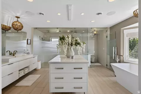 Bath - 12308 S Mariah Cir E, Draper, UT 84020 photo 2 of 22