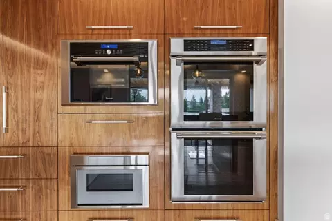 Kitchen - 12308 S Mariah Cir E, Draper, UT 84020 photo 12 of 31