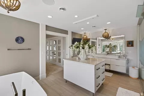 Bath - 12308 S Mariah Cir E, Draper, UT 84020 photo 10 of 22