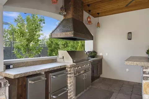 Kitchen - 12308 S Mariah Cir E, Draper, UT 84020 photo 15 of 31