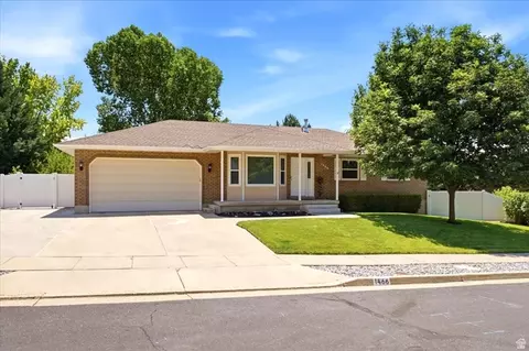 1466 Oakridge Dr, Layton, UT 84040