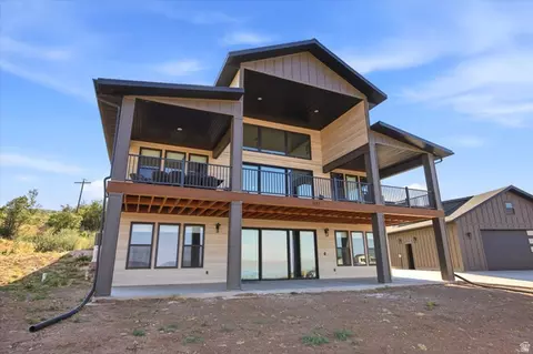 571 W Coopers Cir, Garden City, UT 84028