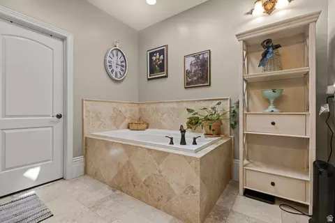 Bath - 1559 E Wasatch Dr S, Ogden, UT 84403 photo 4 of 9