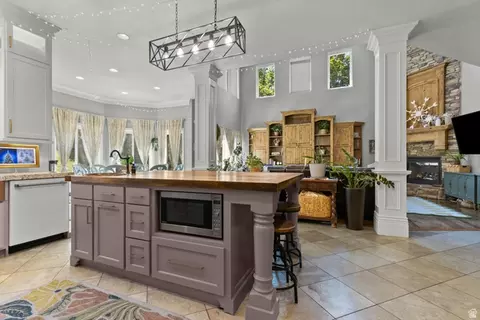 Kitchen - 1559 E Wasatch Dr S, Ogden, UT 84403 photo 4 of 5