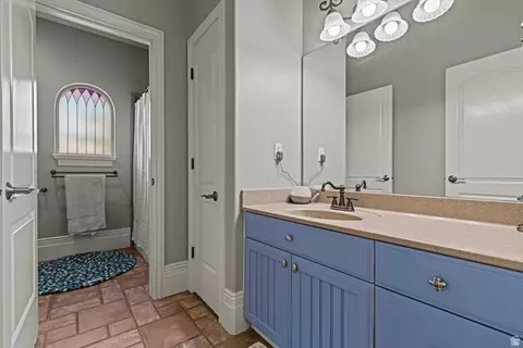 Bath - 1559 E Wasatch Dr S, Ogden, UT 84403 photo 7 of 9