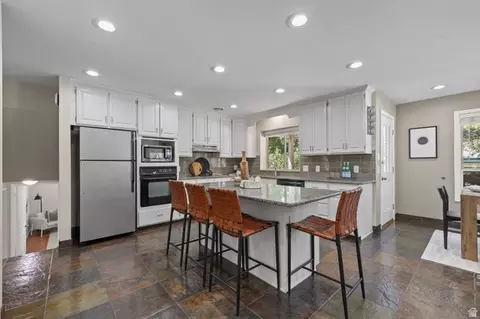 2370 E Quail Run Cir, Sandy, UT 84093 photo 1