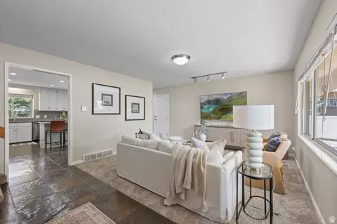 2370 E Quail Run Cir, Sandy, UT 84093 photo 3
