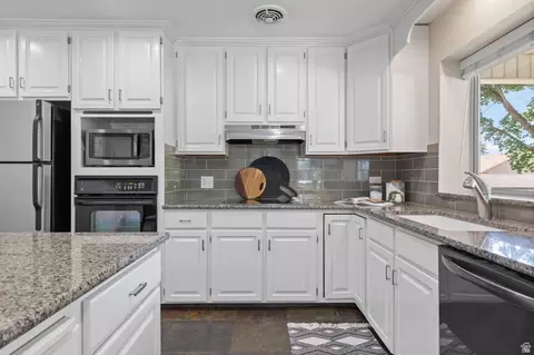2370 E Quail Run Cir, Sandy, UT 84093 photo 9