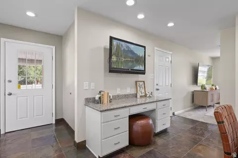 2370 E Quail Run Cir, Sandy, UT 84093 photo 10