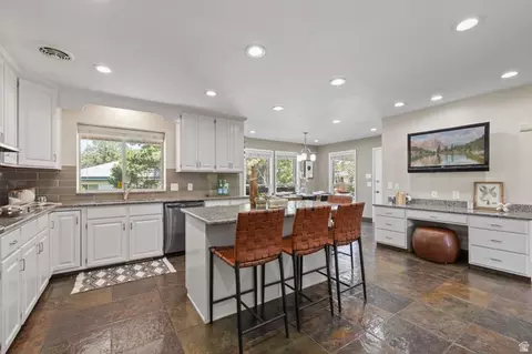 2370 E Quail Run Cir, Sandy, UT 84093 photo 6
