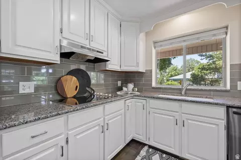 2370 E Quail Run Cir, Sandy, UT 84093 photo 8