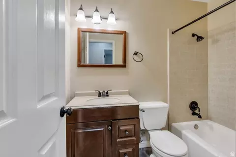 Bath - 1073 E 120 S, Spanish Fork, UT 84660 photo 2 of 3
