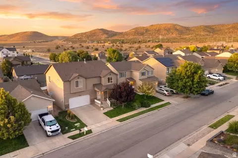 2309 E Hitching Post Dr, Eagle Mountain, UT 84005 photo 2