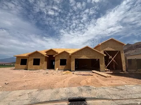1014 W Rock View Dr, Hurricane, UT 84737