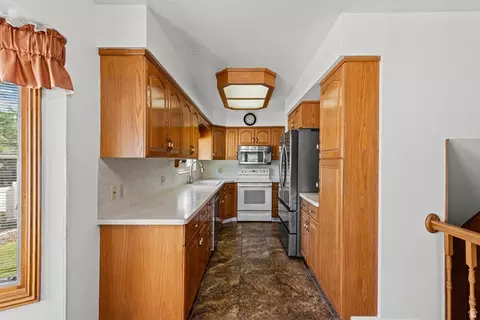 Kitchen - 81 E 1700 S, Bountiful, UT 84010 photo 2 of 4