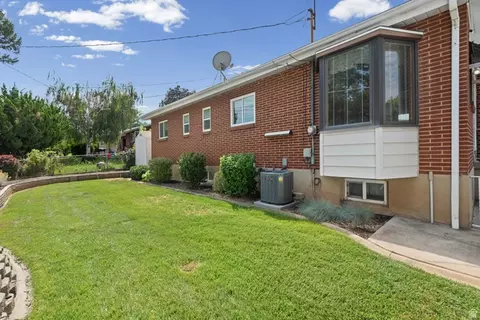 Exterior - 81 E 1700 S, Bountiful, UT 84010 photo 5 of 7