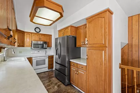 Kitchen - 81 E 1700 S, Bountiful, UT 84010 photo 3 of 4